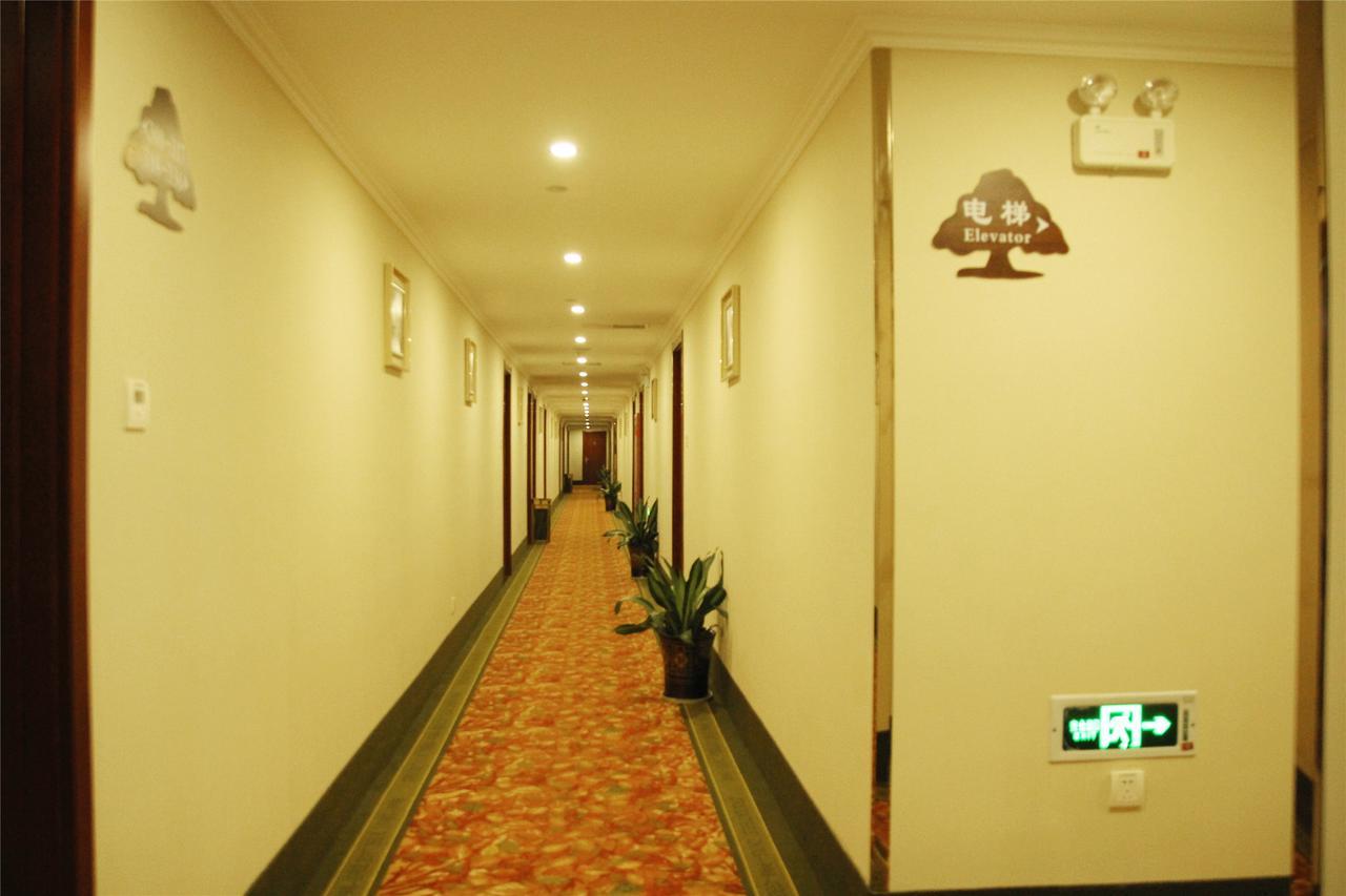 Shells Hanzhong City High Railway Station Renmin Road Hotel Exterior photo